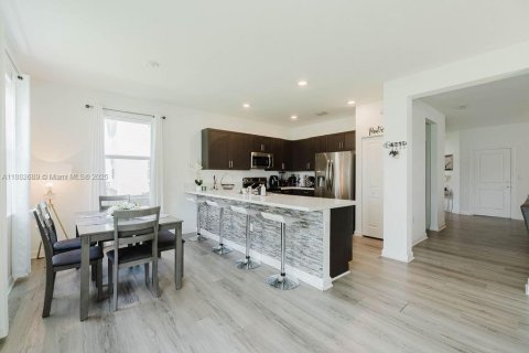 Casa en alquiler en Homestead, Florida, 3 dormitorios, 223.24 m2 № 1931950 - foto 5