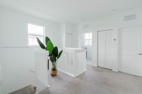 Casa en alquiler en Homestead, Florida, 3 dormitorios, 223.24 m2 № 1931950 - foto 8