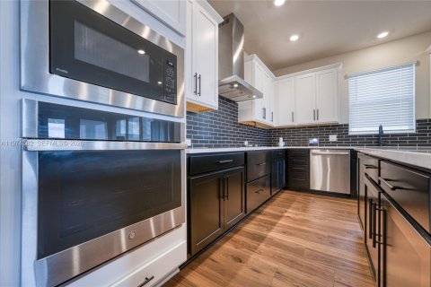 Casa en venta en Clermont, Florida, 4 dormitorios, 189.71 m2 № 2036623 - foto 17