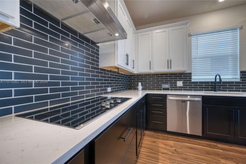 Casa en venta en Clermont, Florida, 4 dormitorios, 189.71 m2 № 2036623 - foto 18