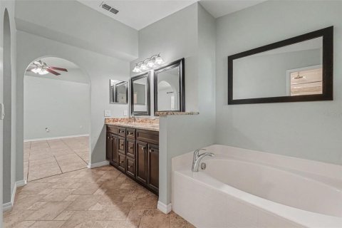 House in Apopka, Florida 3 bedrooms, 174.1 sq.m. № 2224621 - photo 21