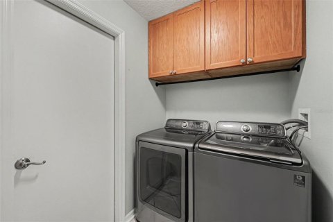 House in Apopka, Florida 3 bedrooms, 174.1 sq.m. № 2224621 - photo 14