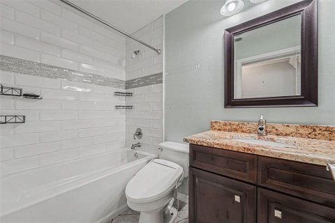 House in Apopka, Florida 3 bedrooms, 174.1 sq.m. № 2224621 - photo 25