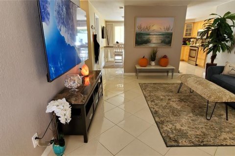 Villa ou maison à vendre à Largo, Floride: 4 chambres, 113.25 m2 № 2425684 - photo 4