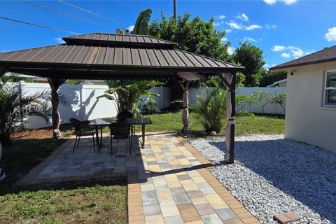 Villa ou maison à vendre à Largo, Floride: 4 chambres, 113.25 m2 № 2425684 - photo 17