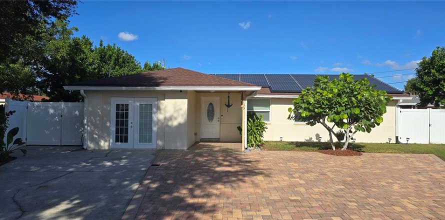 Villa ou maison à Largo, Floride 4 chambres, 113.25 m2 № 2425684