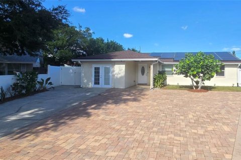 Villa ou maison à vendre à Largo, Floride: 4 chambres, 113.25 m2 № 2425684 - photo 2