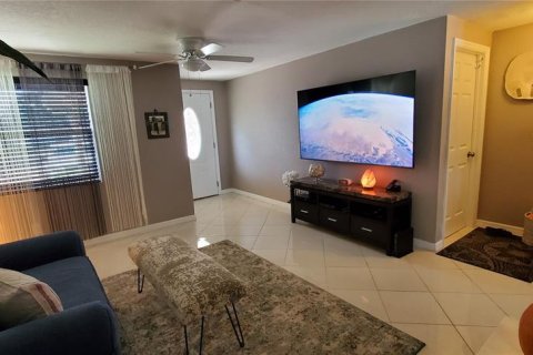 Villa ou maison à vendre à Largo, Floride: 4 chambres, 113.25 m2 № 2425684 - photo 3