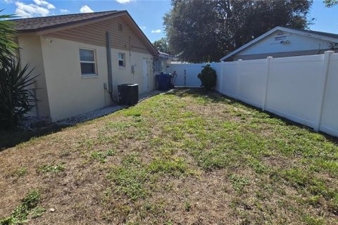 Villa ou maison à vendre à Largo, Floride: 4 chambres, 113.25 m2 № 2425684 - photo 13