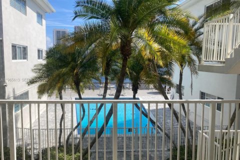 Condominio en alquiler en Hallandale Beach, Florida, 1 dormitorio, 70.61 m2 № 2027767 - foto 9