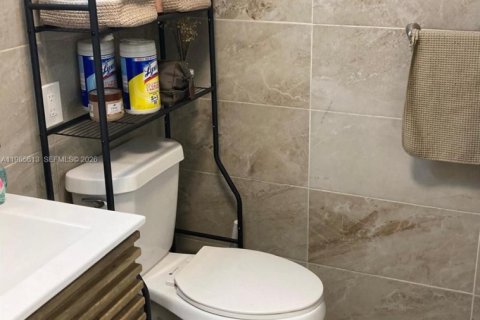 Condominio en alquiler en Hallandale Beach, Florida, 1 dormitorio, 70.61 m2 № 2027767 - foto 17