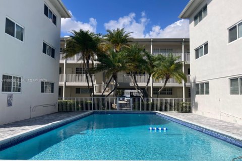Condominio en alquiler en Hallandale Beach, Florida, 1 dormitorio, 70.61 m2 № 2027767 - foto 6