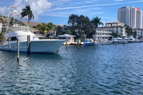 Condominio en alquiler en Hallandale Beach, Florida, 1 dormitorio, 70.61 m2 № 2027767 - foto 4