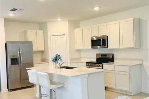 House in Haines City, Florida 4 bedrooms, 174.1 sq.m. № 2259417 - photo 4