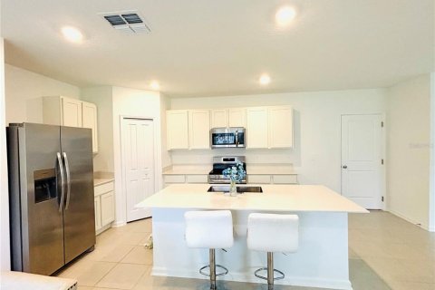 House in Haines City, Florida 4 bedrooms, 174.1 sq.m. № 2259417 - photo 3