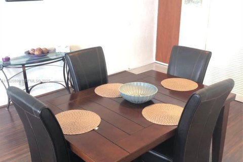 Condominio en alquiler en Hollywood, Florida, 1 dormitorio, 81.2 m2 № 1992813 - foto 8