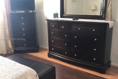 Condominio en alquiler en Hollywood, Florida, 1 dormitorio, 81.2 m2 № 1992813 - foto 7