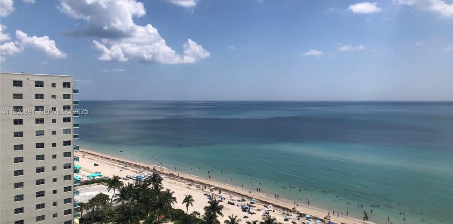 Condominio en Hollywood, Florida, 1 dormitorio  № 1992813