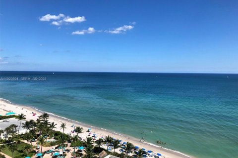 Condominio en alquiler en Hollywood, Florida, 1 dormitorio, 81.2 m2 № 1992813 - foto 11