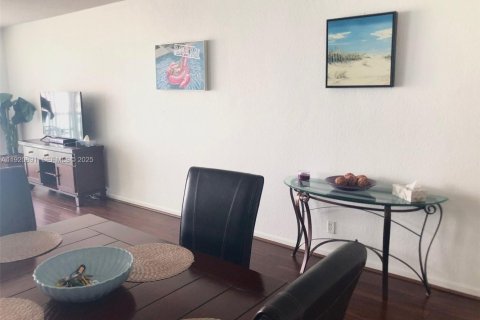 Condominio en alquiler en Hollywood, Florida, 1 dormitorio, 81.2 m2 № 1992813 - foto 5