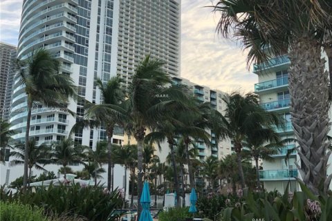 Condominio en alquiler en Hollywood, Florida, 1 dormitorio, 81.2 m2 № 1992813 - foto 16