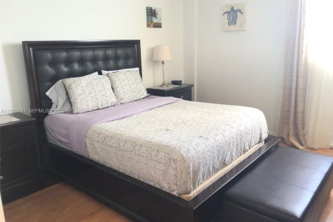 Condominio en alquiler en Hollywood, Florida, 1 dormitorio, 81.2 m2 № 1992813 - foto 4