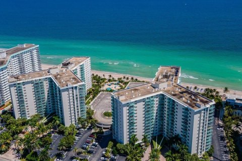 Condominio en alquiler en Hollywood, Florida, 1 dormitorio, 81.2 m2 № 1992813 - foto 30