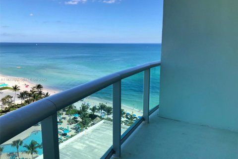 Condominio en alquiler en Hollywood, Florida, 1 dormitorio, 81.2 m2 № 1992813 - foto 12