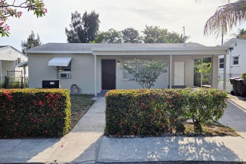 House in Lake Worth, Florida 2 bedrooms, 92.9 sq.m. № 2087778