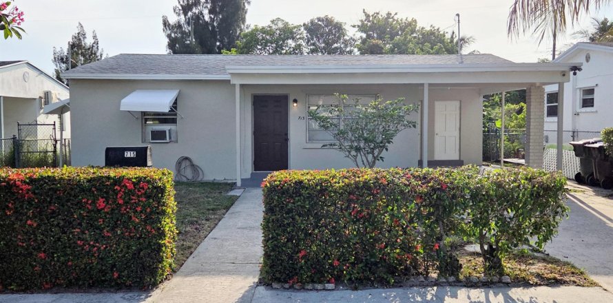 House in Lake Worth, Florida 2 bedrooms, 92.9 sq.m. № 2087778