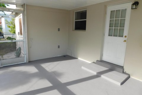 House in Lake Worth, Florida 2 bedrooms, 92.9 sq.m. № 2087778 - photo 11