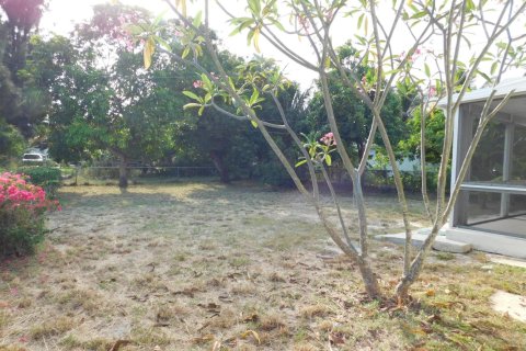 House in Lake Worth, Florida 2 bedrooms, 92.9 sq.m. № 2087778 - photo 13