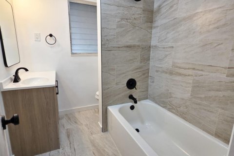 House in Lake Worth, Florida 2 bedrooms, 92.9 sq.m. № 2087778 - photo 7
