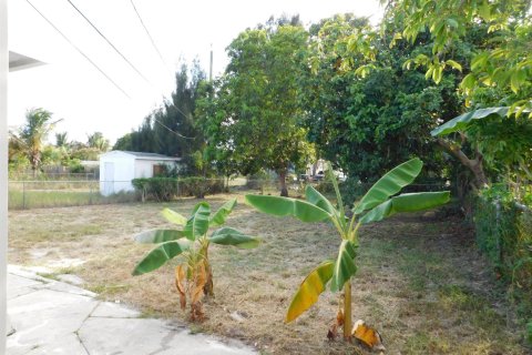 House in Lake Worth, Florida 2 bedrooms, 92.9 sq.m. № 2087778 - photo 14