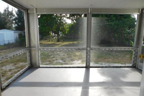House in Lake Worth, Florida 2 bedrooms, 92.9 sq.m. № 2087778 - photo 12
