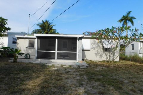 House in Lake Worth, Florida 2 bedrooms, 92.9 sq.m. № 2087778 - photo 3