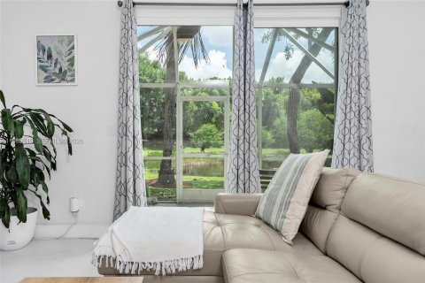 Купить таунхаус в Уэстон, Флорида 2 спальни, 90.02м2, № 2066189 - фото 14