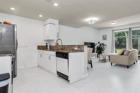 Купить таунхаус в Уэстон, Флорида 2 спальни, 90.02м2, № 2066189 - фото 5