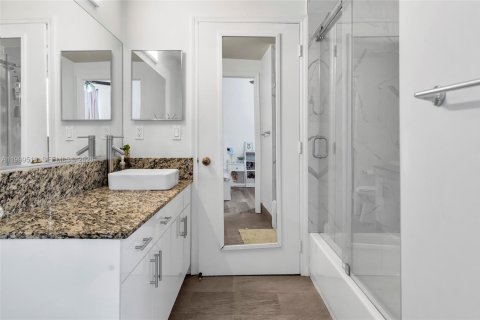 Купить таунхаус в Уэстон, Флорида 2 спальни, 90.02м2, № 2066189 - фото 23