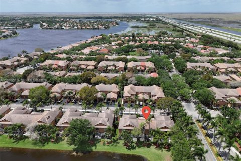 Купить таунхаус в Уэстон, Флорида 2 спальни, 90.02м2, № 2066189 - фото 3