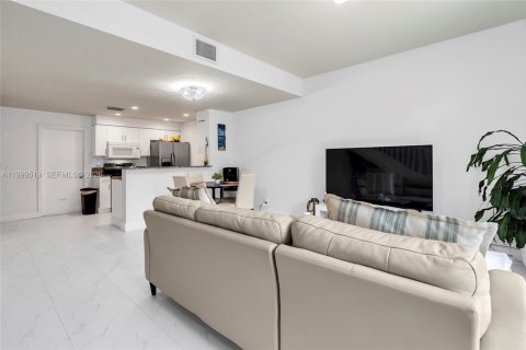 Купить таунхаус в Уэстон, Флорида 2 спальни, 90.02м2, № 2066189 - фото 15