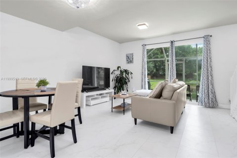 Купить таунхаус в Уэстон, Флорида 2 спальни, 90.02м2, № 2066189 - фото 12