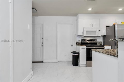 Купить таунхаус в Уэстон, Флорида 2 спальни, 90.02м2, № 2066189 - фото 6