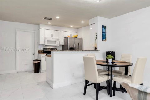 Купить таунхаус в Уэстон, Флорида 2 спальни, 90.02м2, № 2066189 - фото 9