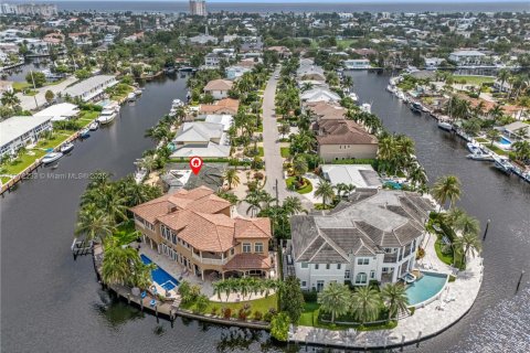 Купить виллу или дом в Лайтхаус-Пойнт, Флорида 4 спальни, 333.52м2, № 1927274 - фото 1