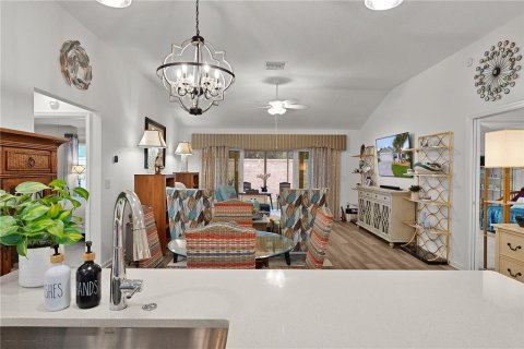 House in The Villages, Florida 3 bedrooms, 146.6 sq.m. № 1592530 - photo 15