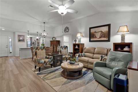 House in The Villages, Florida 3 bedrooms, 146.6 sq.m. № 1592530 - photo 9