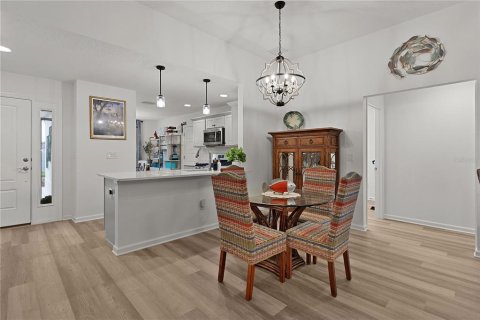 House in The Villages, Florida 3 bedrooms, 146.6 sq.m. № 1592530 - photo 13