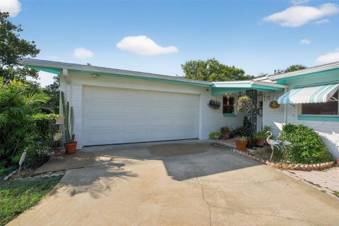House in Daytona Beach, Florida 3 bedrooms, 127.46 sq.m. № 1914408 - photo 2