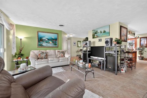 House in Daytona Beach, Florida 3 bedrooms, 127.46 sq.m. № 1914408 - photo 5